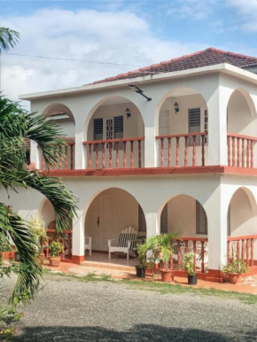 BONI CHATEAU VACATION SPOT is a One Bedroom Self-contained Apartment For Travelers Needing To Be In Tune With Nature